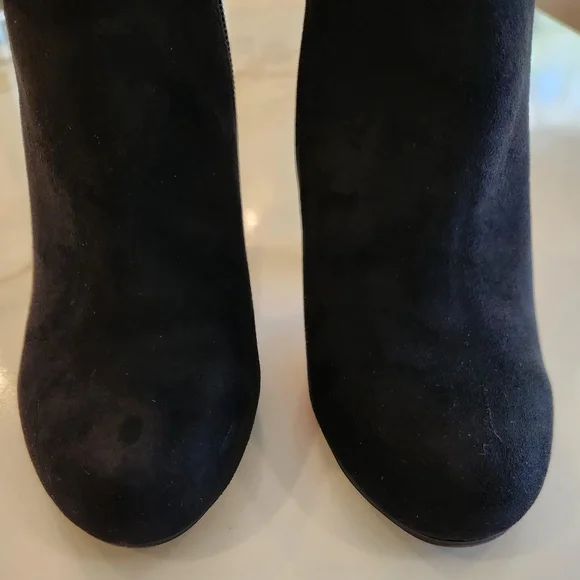 Black knee-high block heel boots! Barely worn. - Picture 8 of 15
